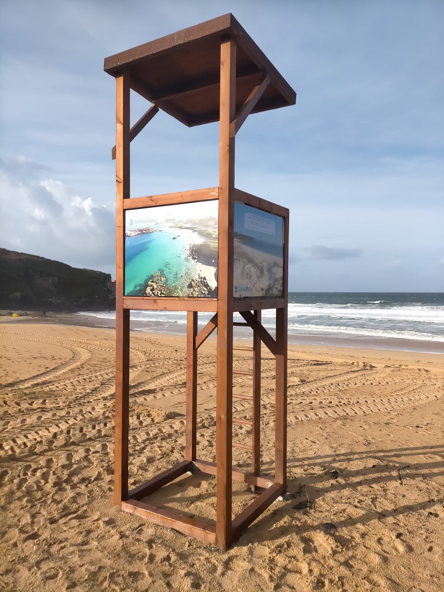 SANXENXO COMPLETA O PANELADO DAS TORRES DE SOCORRISMO E REFORZA A ACCESIBILIDADE EN PRAIAS CON NOVAS CADEIRAS ANFIBIAS