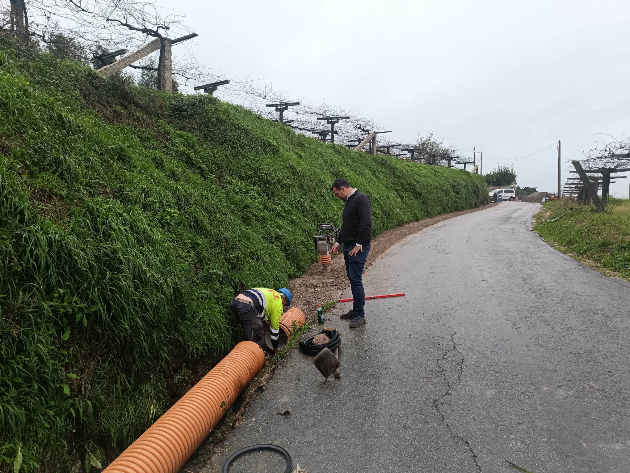 O CONCELLO ACOMETE UNHA ACTUACIÓN DE MELLORA DE SEGURIDADE VIARIA NO LUGAR DE PEDROÑO Á SAÍDA DA VÍA RÁPIDA