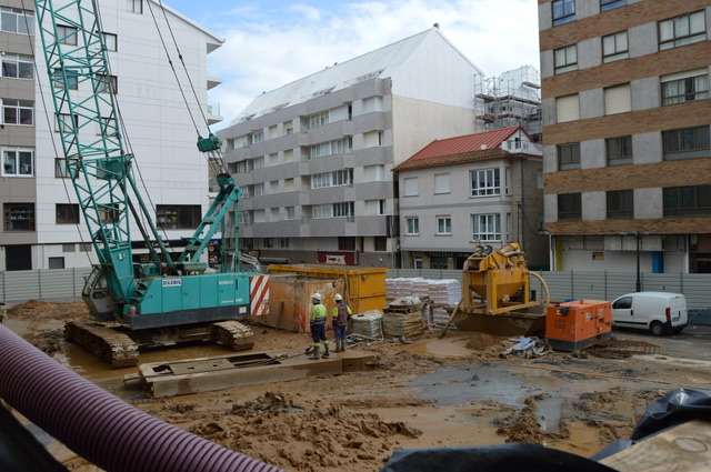 A OBRA DO NOVO MERCADO DE SANXENXO CÉNTRASE NA CONSTRUCIÓN DOS MUROS DE CONTENCIÓN DE NOVE METROS
