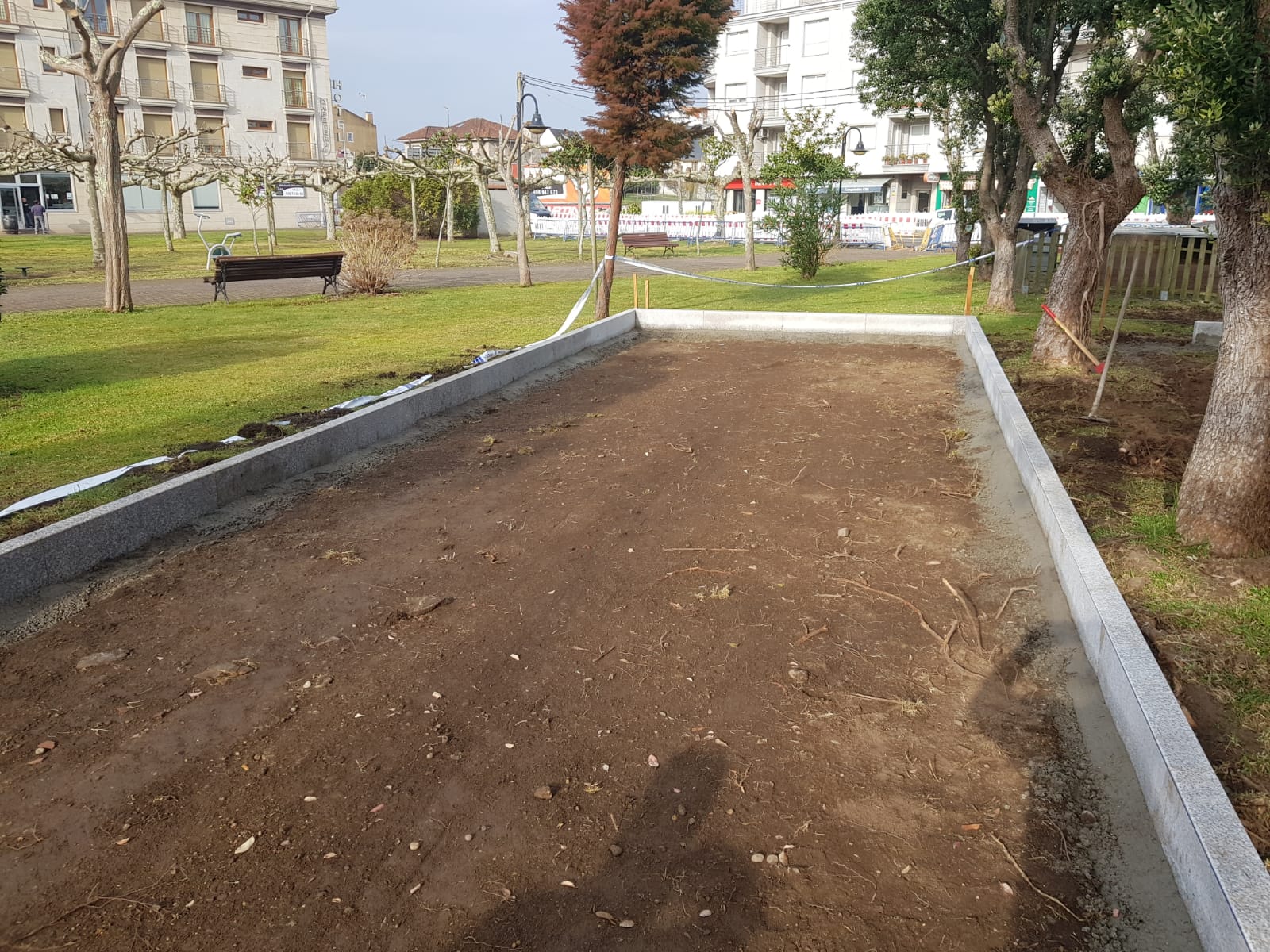 O CONCELLO INICIA A CONSTRUCIÓN DUNHA PISTA DE PETANCA E CHAVE NO PARQUE DO ESPIÑEIRO