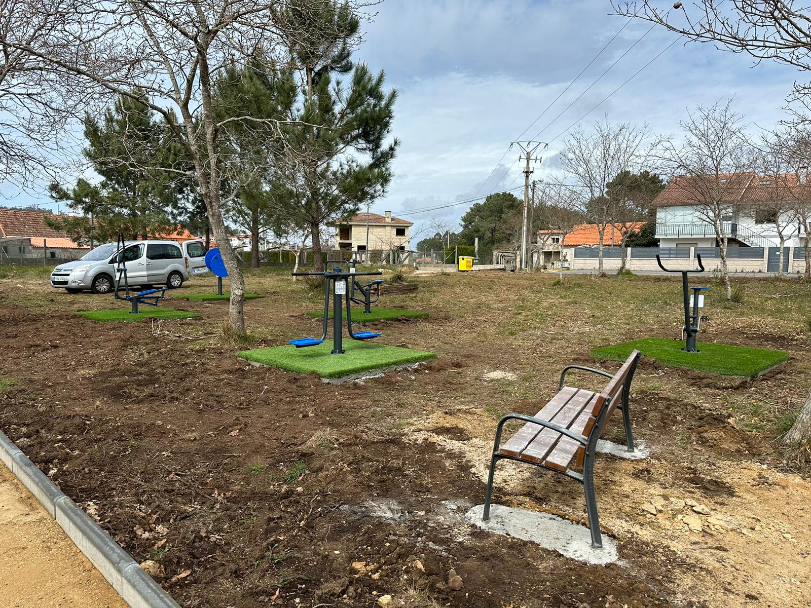 EL CONCELLO AMPLÍA EL ÁREA LÚDICA DE A CACHADA CON MOBILIARIO Y UN PARQUE BIOSALUDABLE