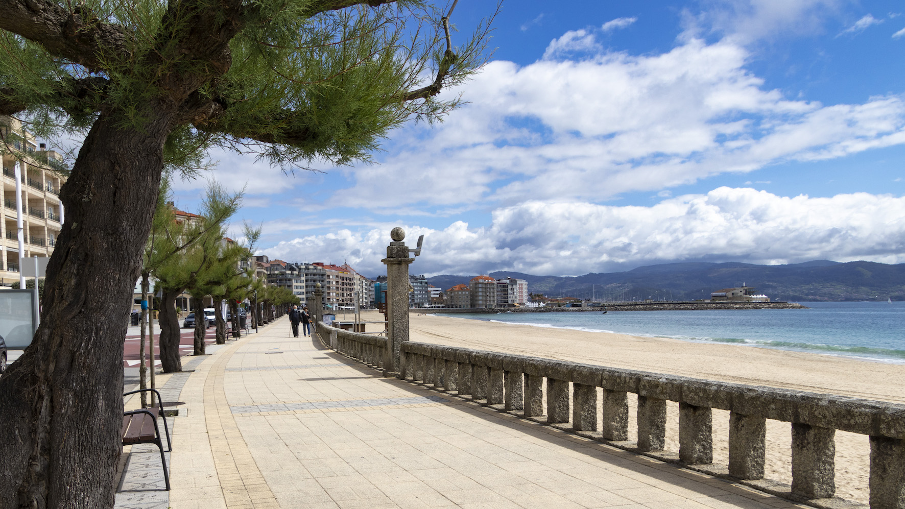EL CONCELLO PONDRÁ EN MARCHA UN ZAFARRANCHO DE LIMPIEZA EN LOS CENTROS URBANOS DE SANXENXO, PORTONOVO, VILALONGA Y A REVOLTA