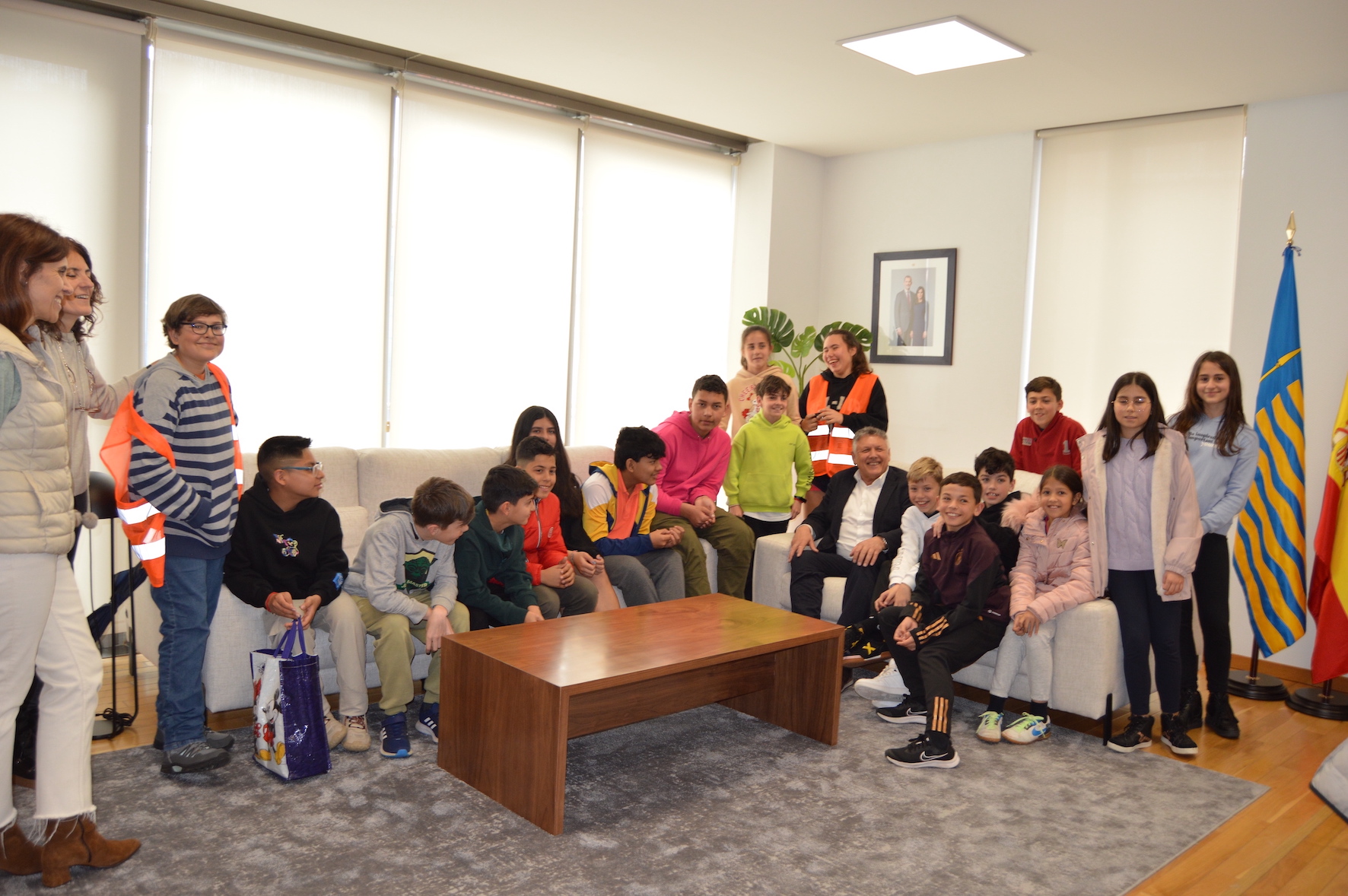 ALUMNOS DEL COLEGIO DE A FLORIDA VISITAN EL CONCELLO DENTRO DE UN PROYECTO EDUCATIVO