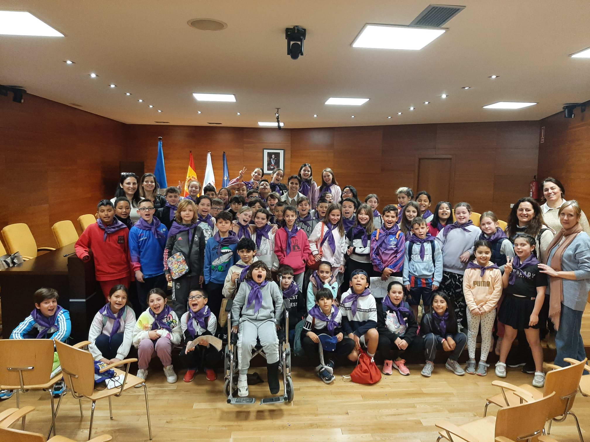 ESCOLARES DO COLEXIO DA FLORIDA VISITAN O CONCELLO DE SANXENXO E PRESENTAN A SÚA COOPERATIVA
