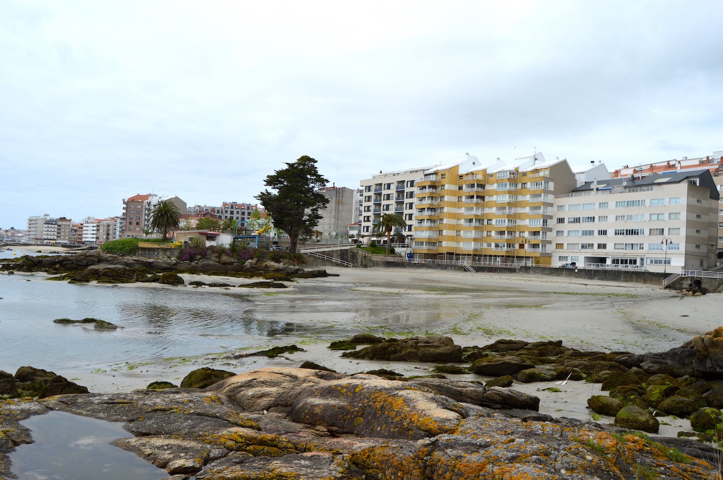 A CARABUXEIRA Y LAVAPANOS RECUPERAN SU PERFIL CON 4.000 M3 DE ARENA EN LA ZONA SECA DE AMBAS PLAYAS