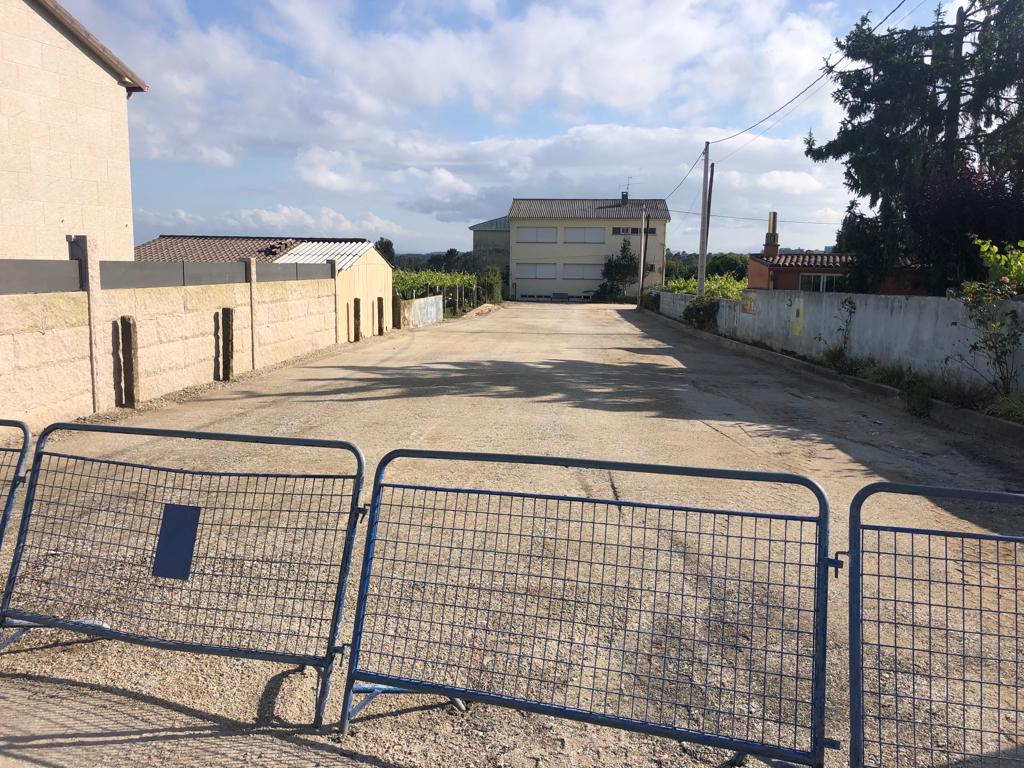 O CONCELLO ACONDICIONA COMO APARCADOIRO A PARCELA DOS EDIFICIOS DERRUBADOS DO VELLO COLEXIO DO CRUCEIRO