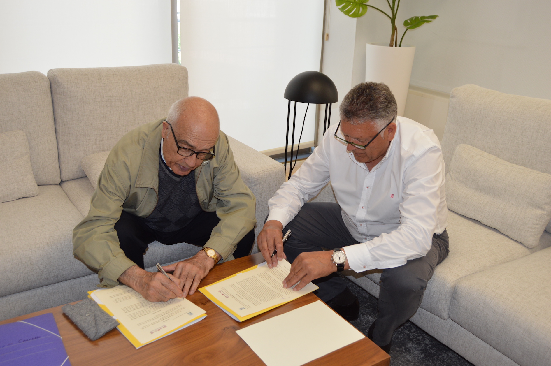 CONCELLO E ARCEBISPADO ASINAN UN CONVENIO DE CESIÓN DE USO PARA LICITAR A REMODELACIÓN DO CAMPO DE FESTAS DE DORRÓN