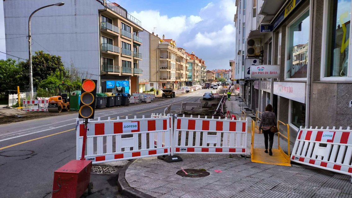 A OBRA DO BULEVAR DE PORTONOVO PARALIZARASE DESDE O 30 DE XUÑO ATA O 3 DE SETEMBRO PARA NON AFECTAR Á ACTIVIDADE TURÍSTICA E COMERCIAL
