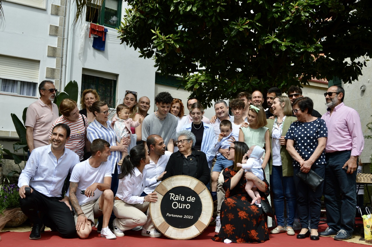 PORTONOVO ARROUPA A CARMEN UHÍA MARTÍNEZ NUNHA EMOTIVA ENTREGA DA RAIA DE OURO