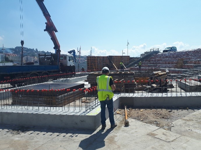 AS OBRAS DA PRIMEIRA FASE DA BATEA EN TERRA CÉNTRANSE NA CIMENTACIÓN E ALZADO DOS MUROS DE CONTENCIÓN