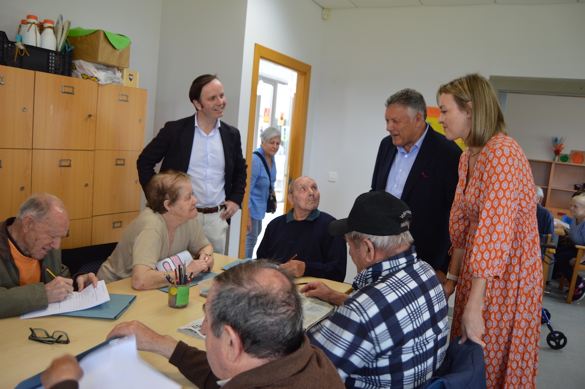 CONCELLO E XUNTA ASINARÁN UN CONVENIO PARA MELLORAR O PATIO EXTERIOR DO CENTRO DE DÍA DE SANXENXO