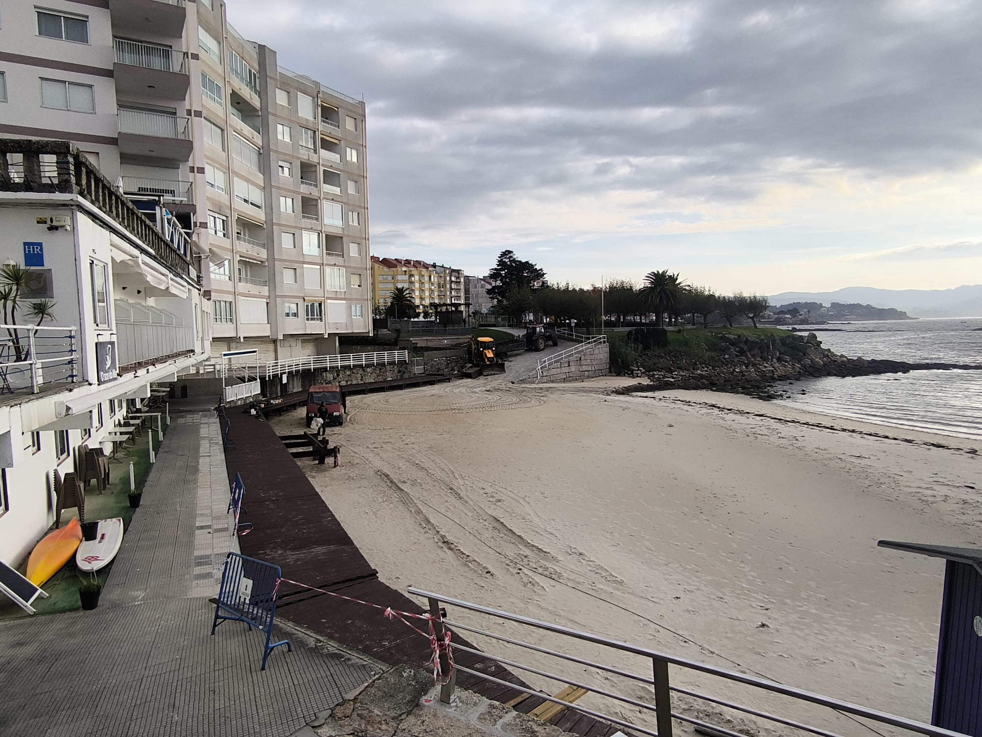 A NOVA PASARELA INSTALADA NA PRAIA DA PANADEIRA CONTARÁ CON LUCES LED