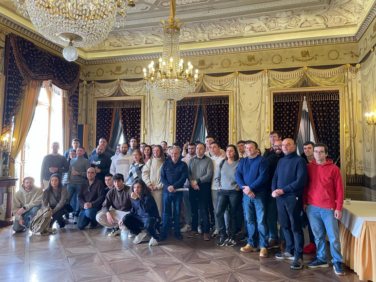 ALUMNOS DO IES DE VILALONGA REALIZAN UNHA VIAXE FORMATIVA A XENEBRA E ITALIA PARA COÑECER OS AUTOMÓBILES DO FUTURO