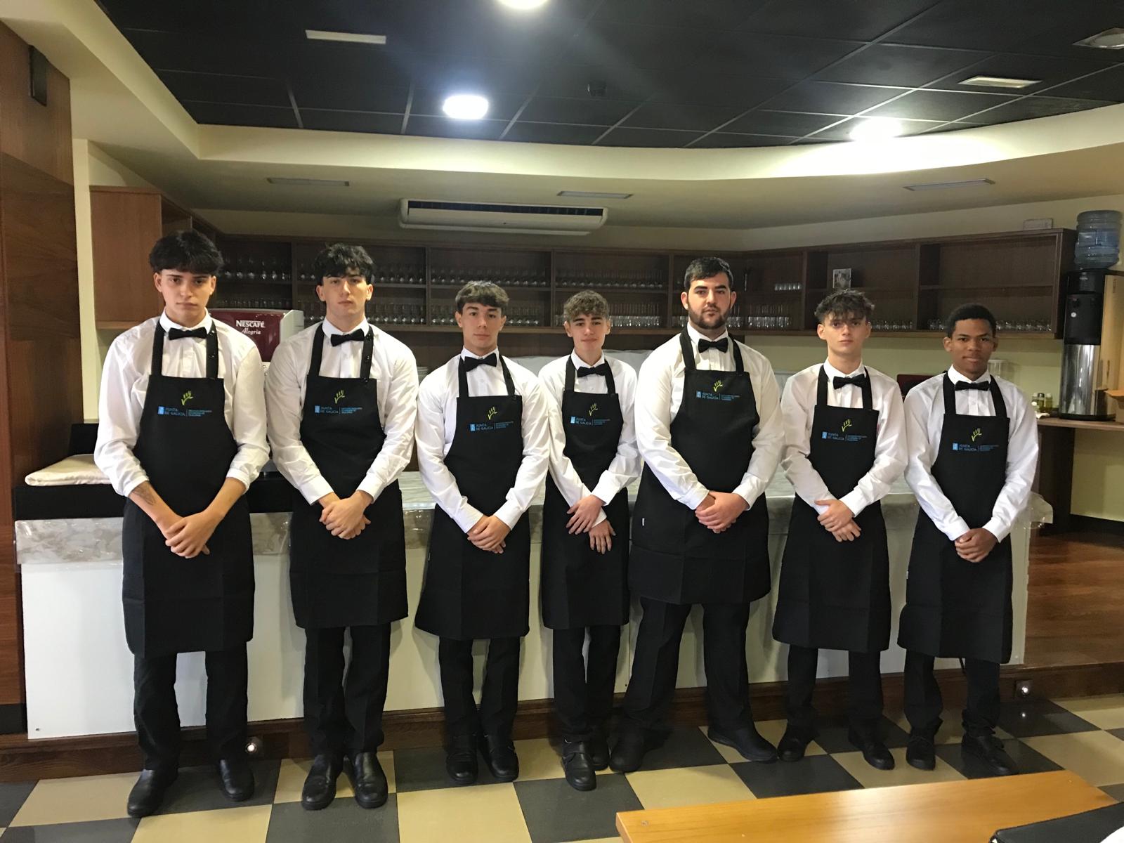 LOS ALUMNOS DE LA PRIMERA PROMOCIÓN DEL CICLO BÁSICO DE COCINA Y RESTAURACIÓN INICIAN SUS PRÁCTICAS EN HOTELES Y RESTAURANTES DE SANXENXO