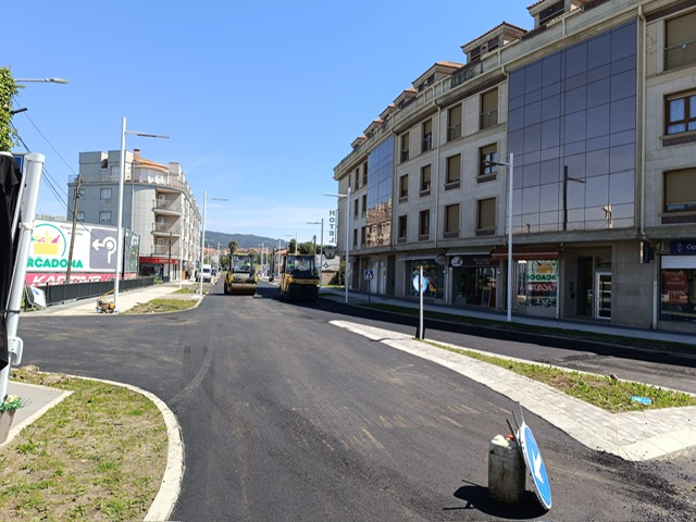 AS OBRAS DO BOULEVARD DO PORTONOVO AFRONTAN OS  PRIMEIROS TRAMOS DE ASFALTADO