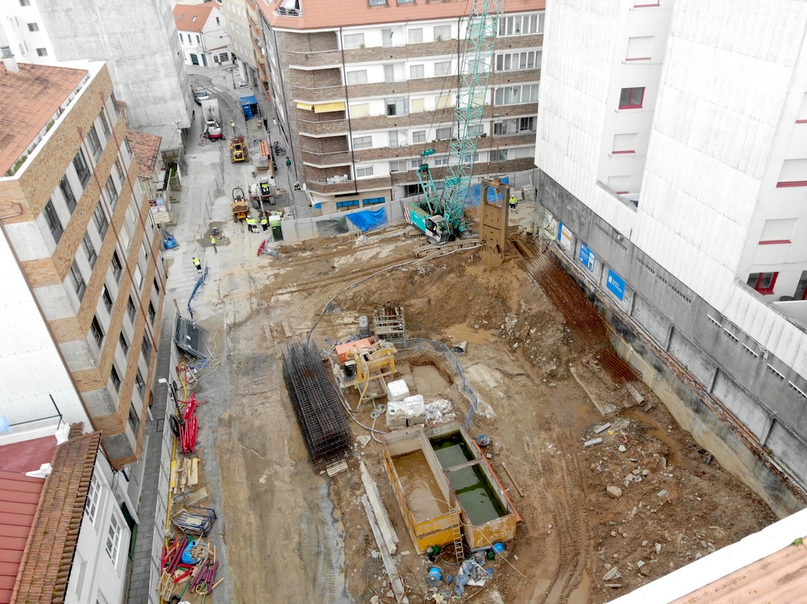 AS OBRAS DO MERCADO DE SANXENXO AVANZAN CON MÁIS DO 90% DO PERÍMETRO DE SEGURIDADE E AS CANALIZACIÓNS INSTALADAS