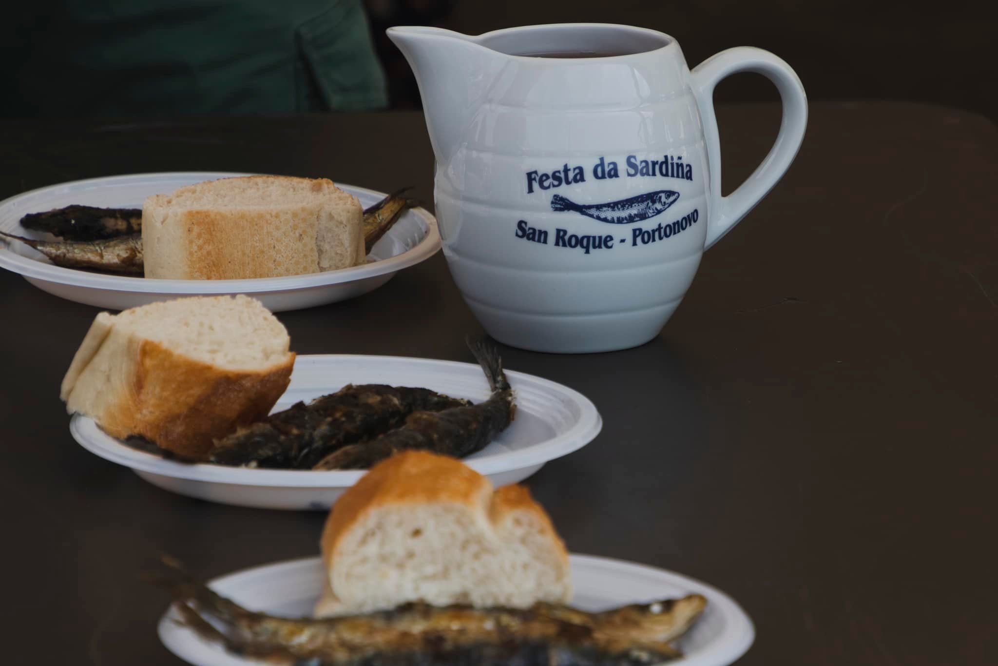 A SARDIÑADA POPULAR NO PORTO MARCA MAÑÁ O INICIO DAS FESTAS EN PORTONOVO