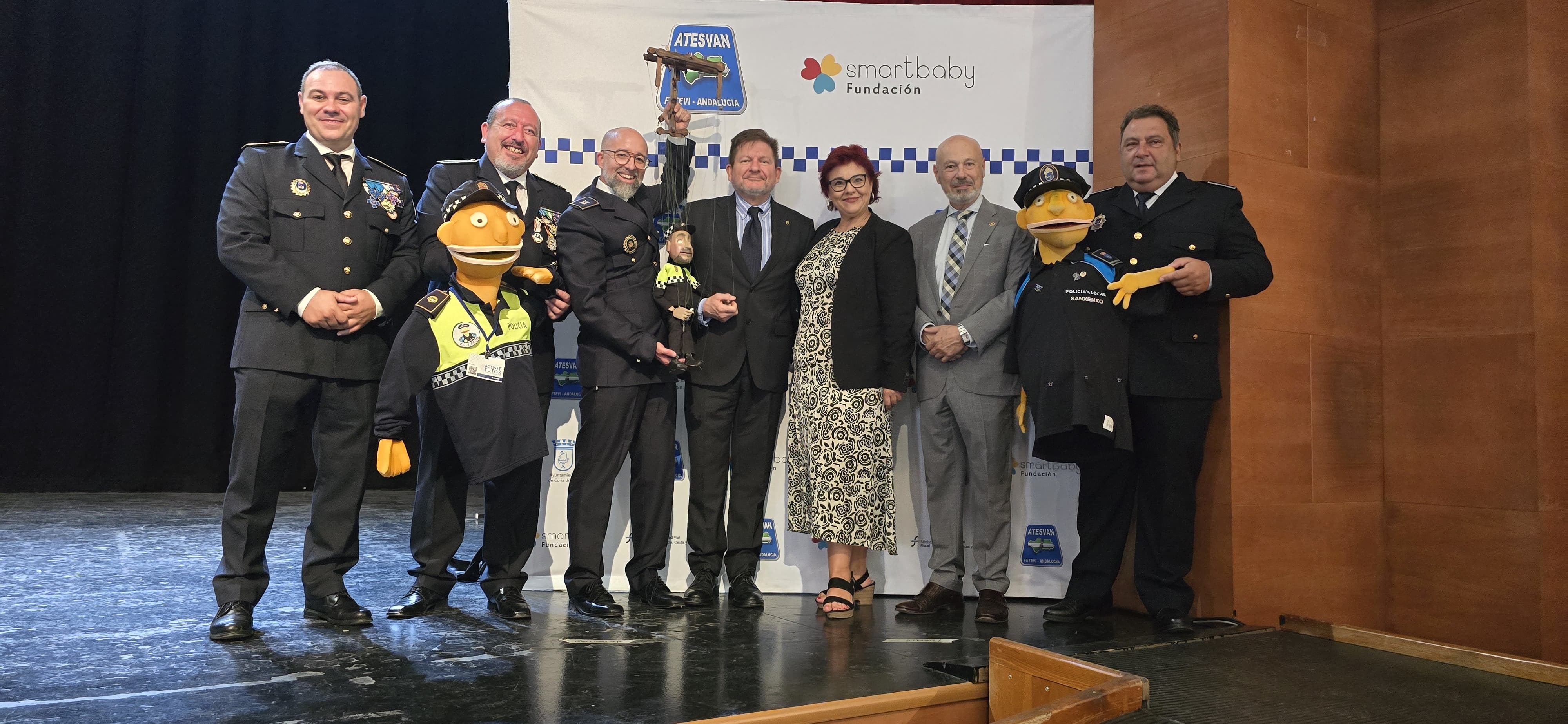 EL POLICÍA LOCAL ABELARDO MARTÍNEZ RECIBE LA MEDALLA EXTRAORDINARIA A LAS BUENAS PRÁCTICAS EN EDUCACIÓN VIAL