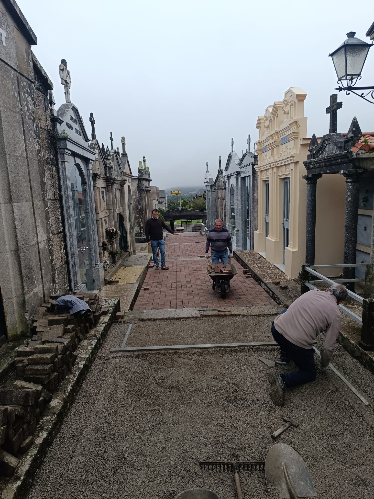 EL CONCELLO DE SANXENXO ULTIMA LA PUESTA A PUNTO DE LOS SEIS CEMENTERIOS CON MOTIVO DEL DÍA DE TODOS LOS SANTOS