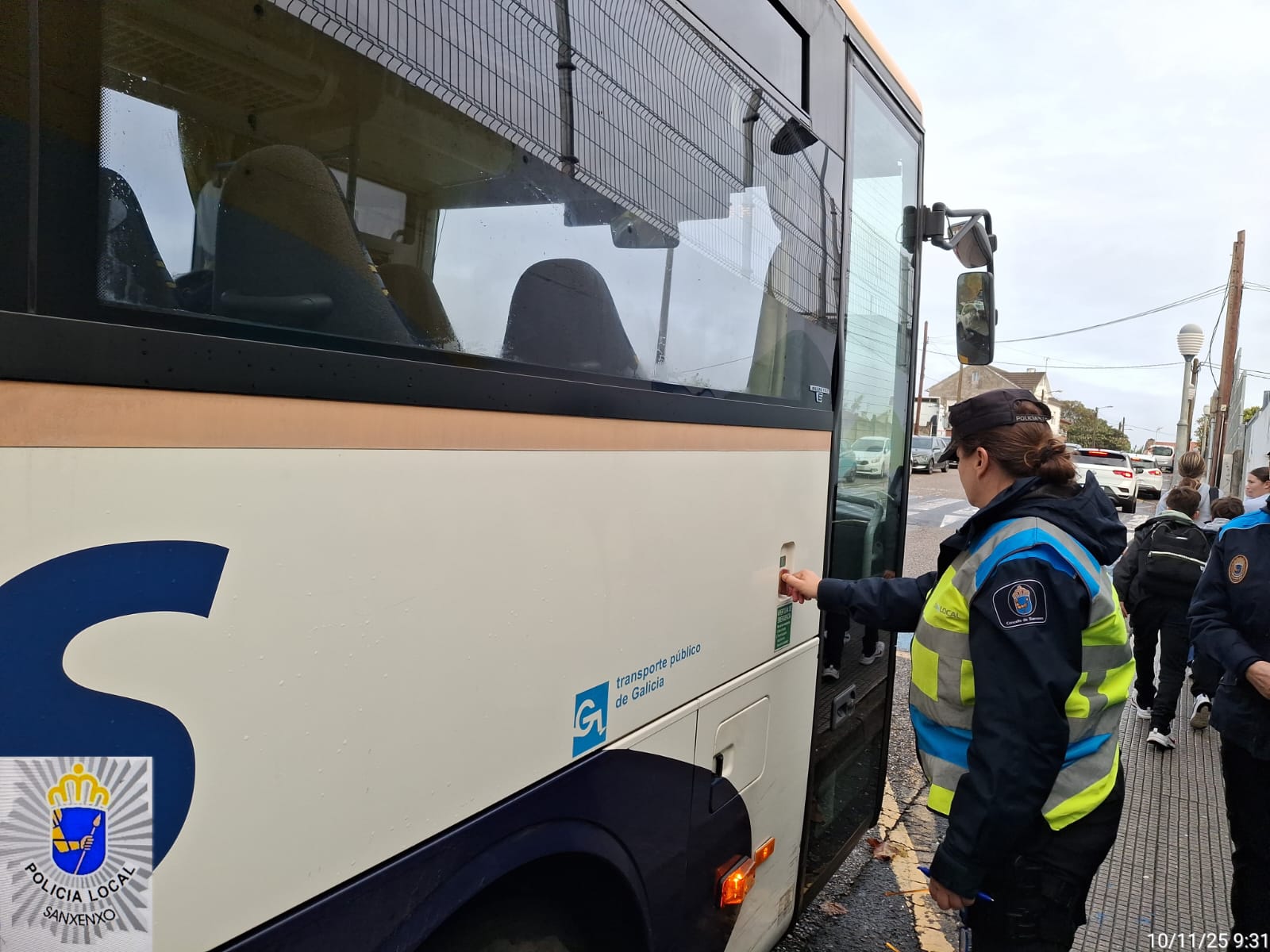LA POLICÍA LOCAL DE SANXENXO SE ADHIERE A LA CAMPAÑA DE LA DGT DE CONTROL DE AUTOBUSES ESCOLARES