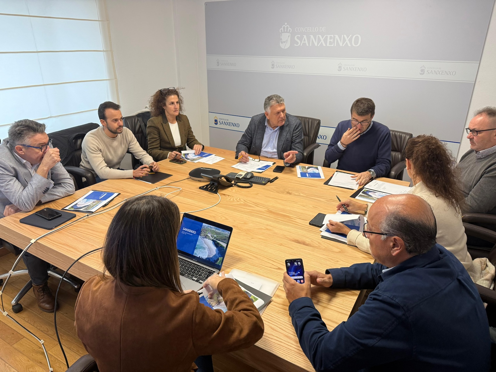 A MESA DE TURISMO REALIZA UN BALANCE DA TEMPADA TURÍSTICA E DOS PROXECTOS ESTRATÉXICOS PARA SANXENXO