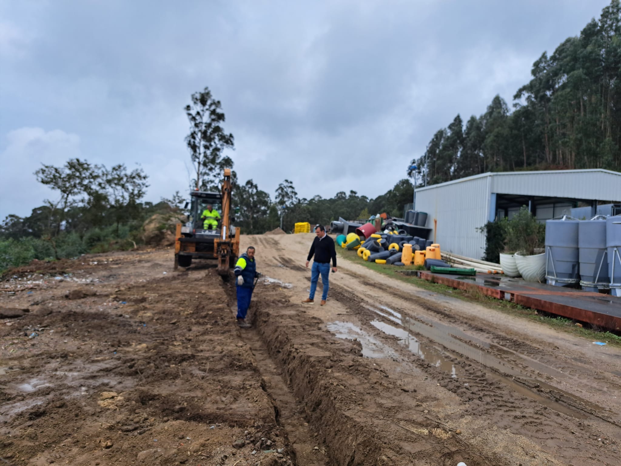 AVANZA LA CONSTRUCCIÓN DEL NUEVO CIERRE PERIMETRAL DEL PUNTO LIMPIO DE SANXENXO “AS CEREIXEIRAS”