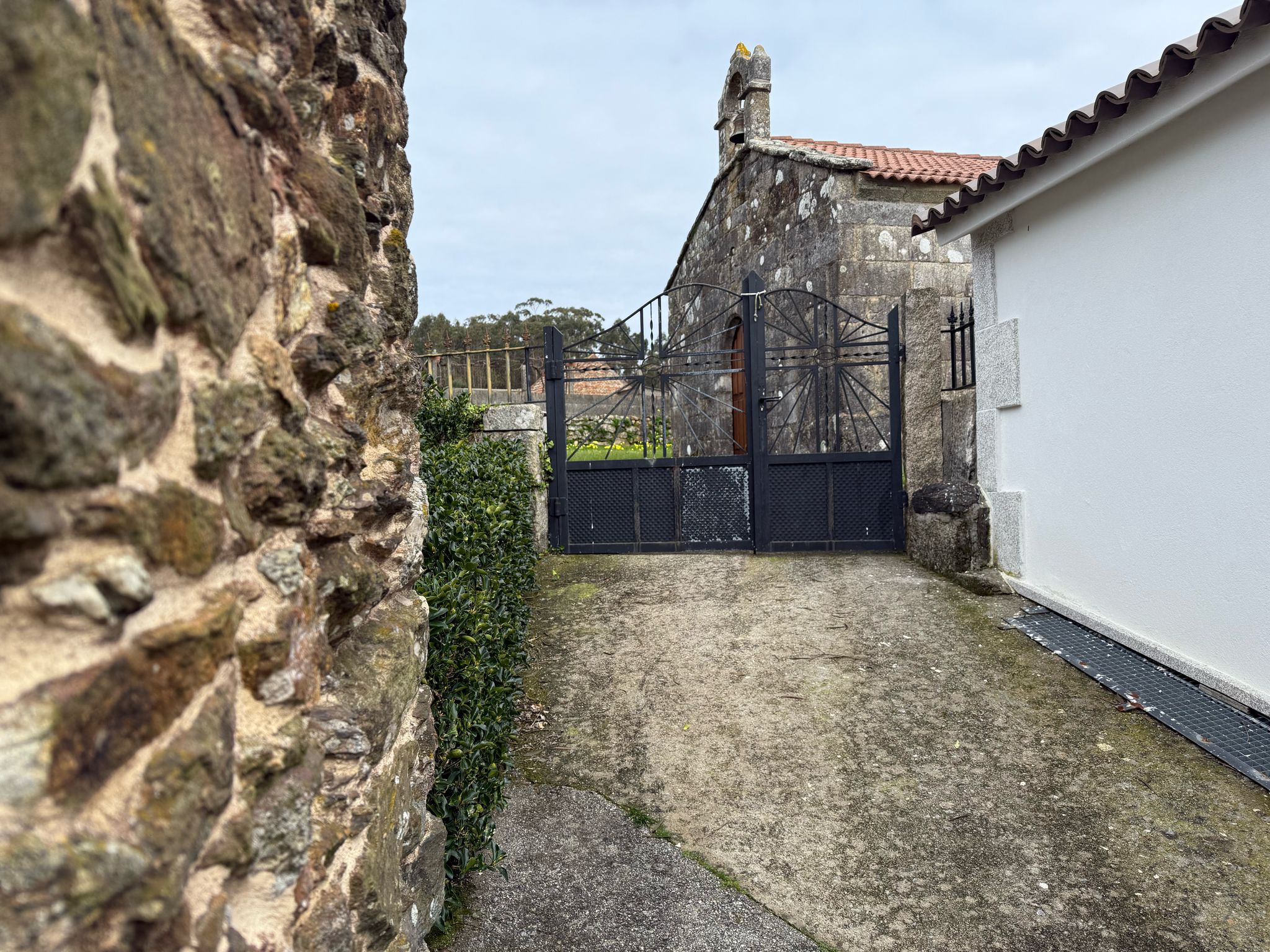 EL CONCELLO RECIBE CINCO OFERTAS PARA EJECUTAR LA MEJORA DEL ENTORNO DE LA CAPILLA DE SAN AMARO DE ARRA