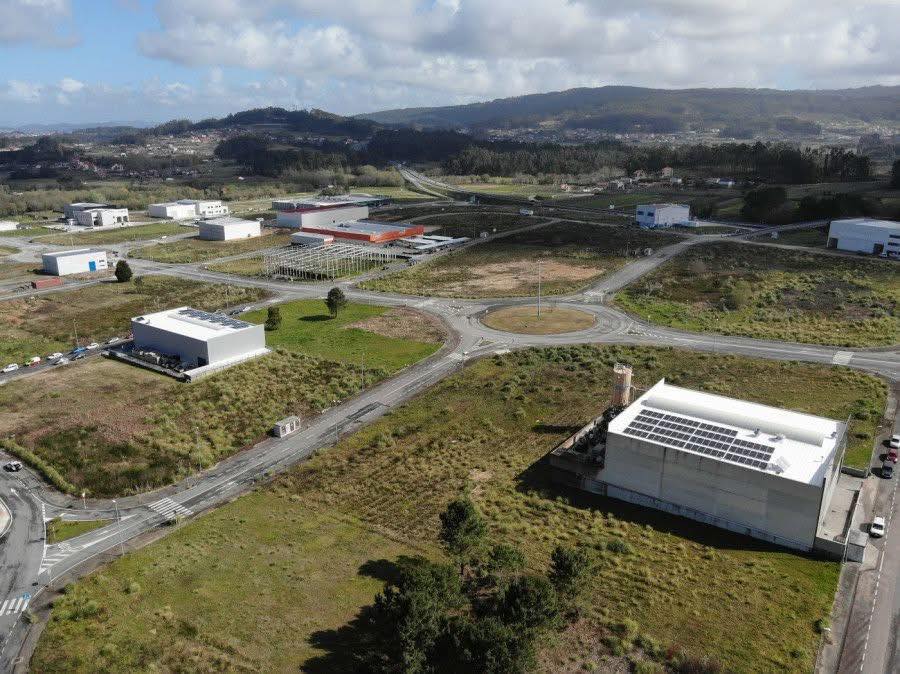 LA COMISIÓN DE URBANISMO DA LUZ VERDE A LA CONSTRUCCIÓN DE LA PRIMERA ESTACIÓN DE CARGA ELÉCTRICA EN SANXENXO