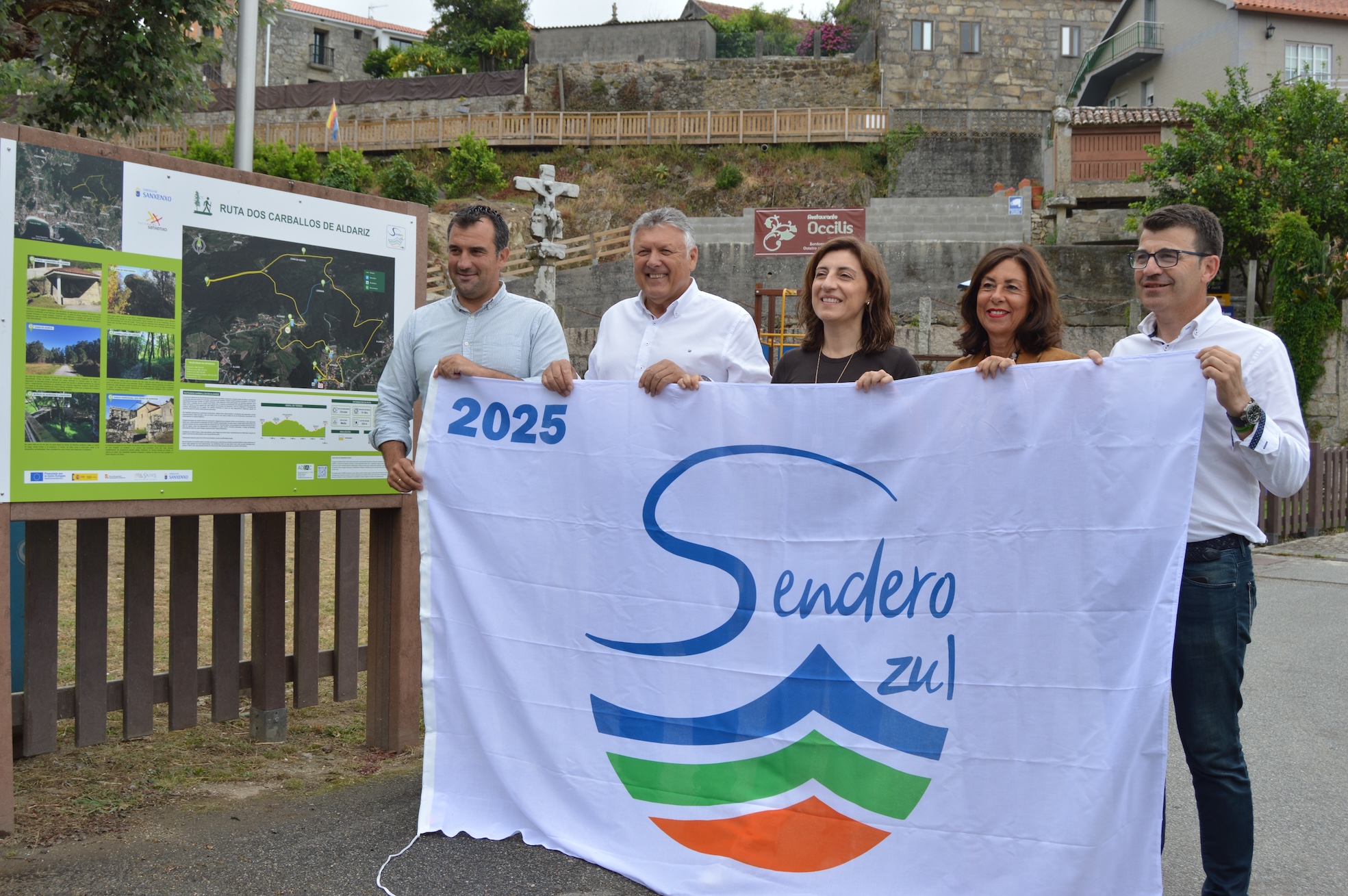 SANXENXO IZA LA BANDERA DEL SENDERO AZUL DE LOS CARBALLOS DE ALDARIZ Y LIDERA EL RÁNKING NACIONAL CON OCHO RUTAS