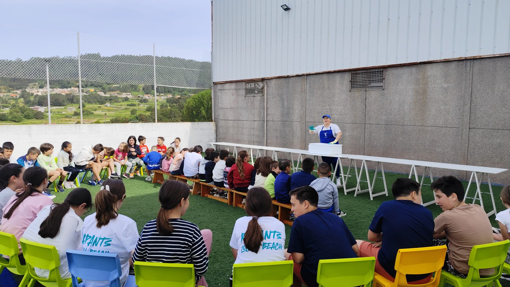 O CONCELLO PON EN VALOR AS PRAZAS DE ABASTOS ENTRE O ALUMNADO NO MARCO DA CAMPAÑA “QUERE O TEU MERCADO”