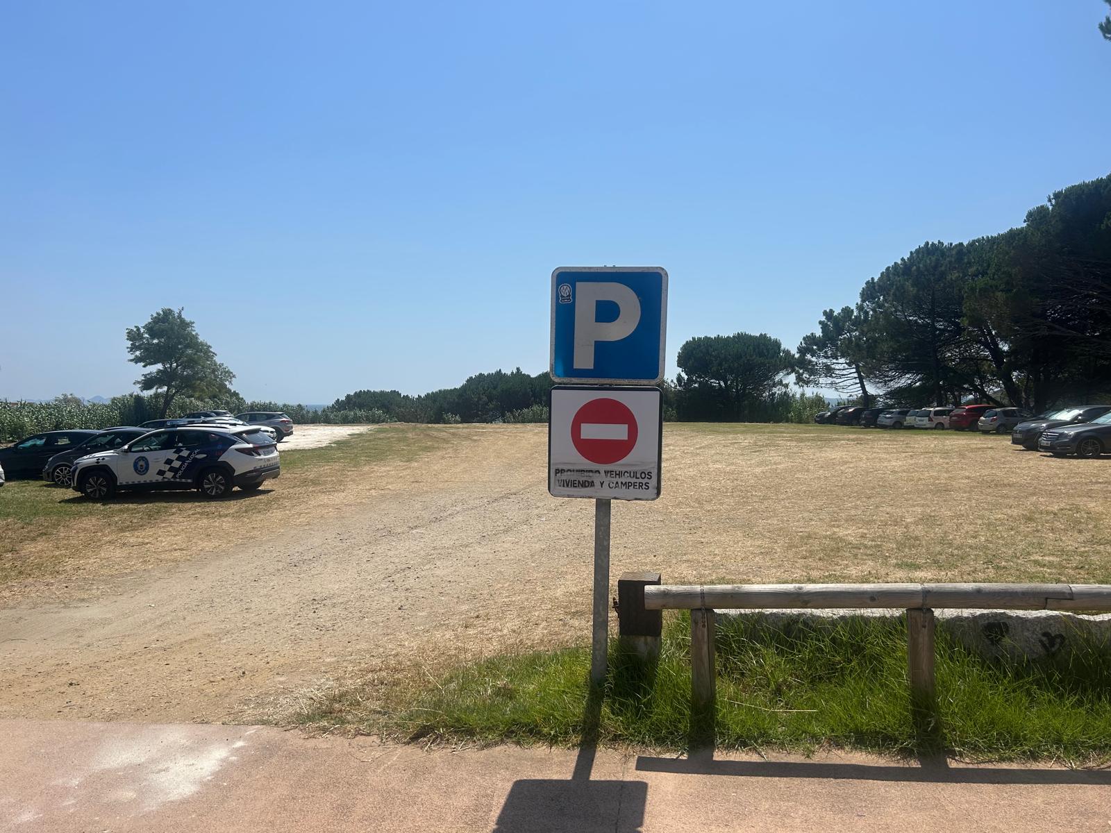 LA POLICÍA LOCAL INTENSIFICA EL CONTROL DE ESTACIONAMIENTOS Y ACAMPADAS DE CARAVANAS Y AUTOCARAVANAS EN SANXENXO