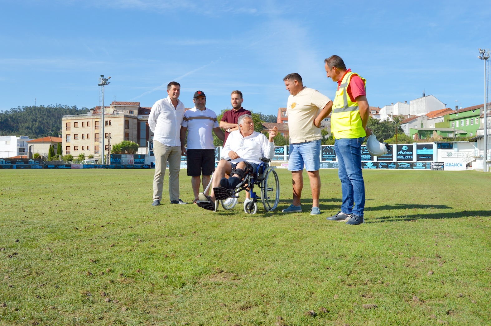 EL CONCELLO INICIA LA RENOVACIÓN DE LA ILUMINACIÓN DEL CAMPO DE SAN PEDRO DE VILALONGA CON UNA INVERSIÓN DE 50.000 EUROS