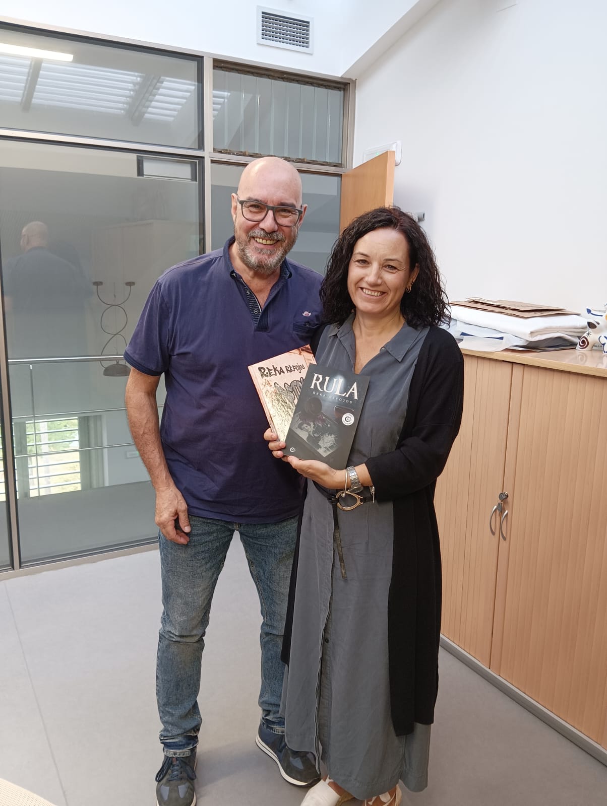 EL ESCRITOR REKA REFOJOS PRESENTA MAÑANA SU NOVELA “RULA” AMBIENTADA EN SANXENXO