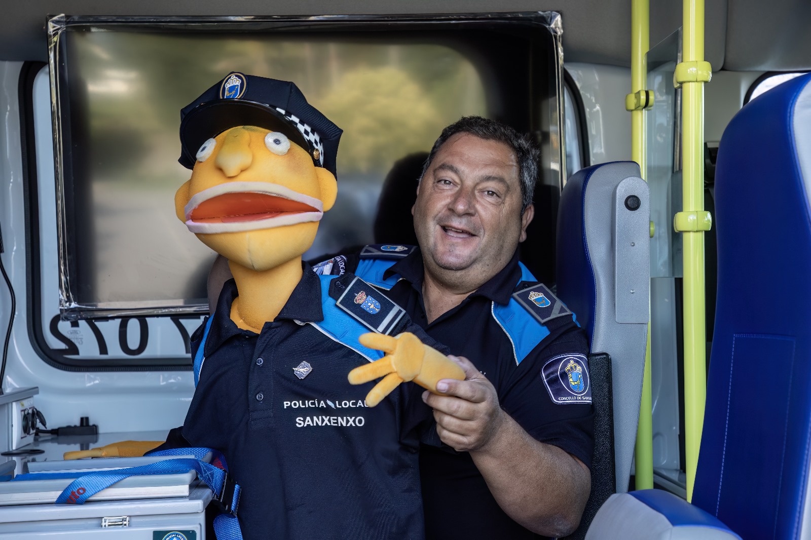 EL POLICÍA LOCAL DE SANXENXO, ABELARDO MARTÍNEZ, OBTIENE  LA MEDALLA EXTRAORDINARIA A LAS BUENAS PRÁCTICAS EN EDUCACIÓN VIAL