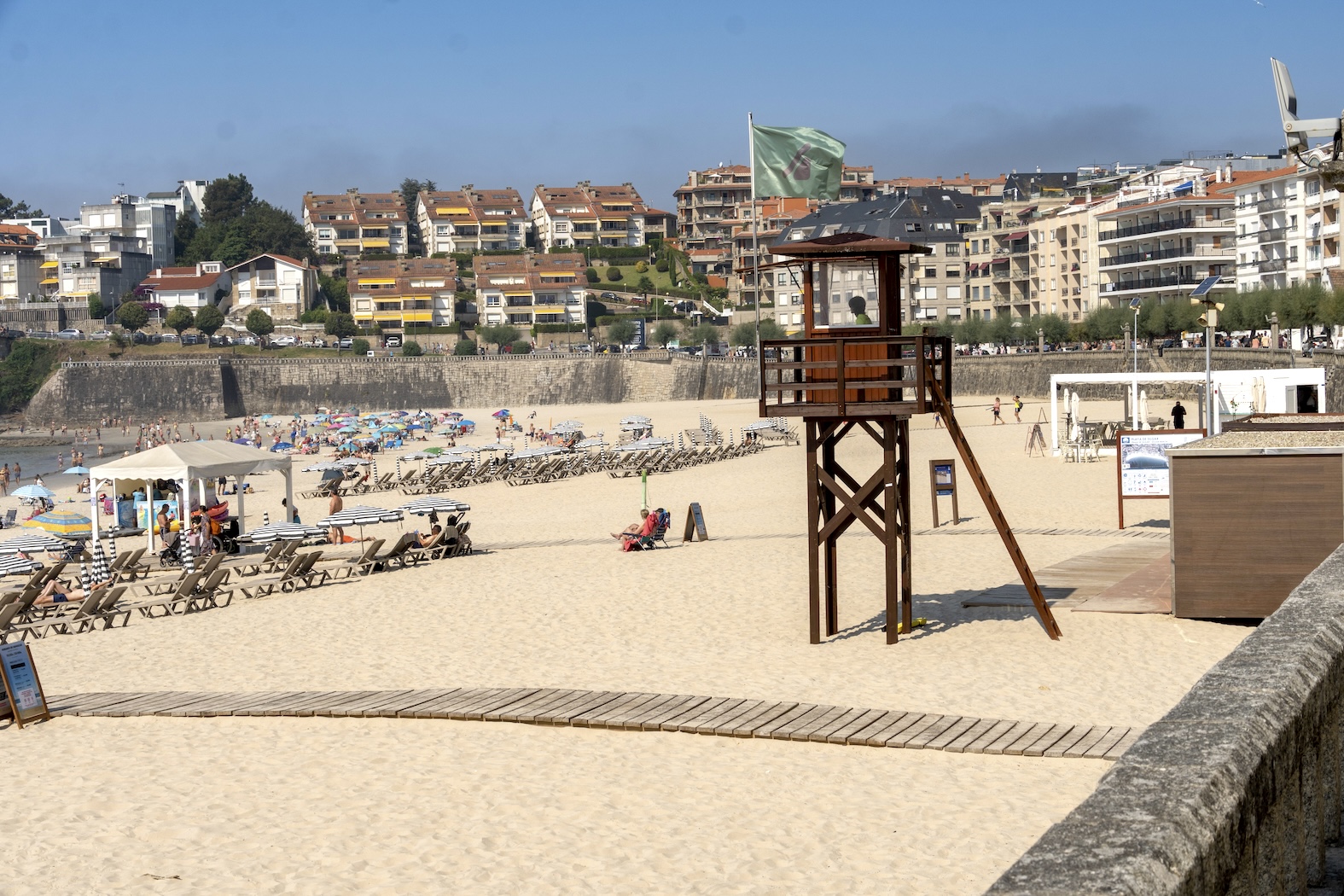 LOS SOCORRISTAS DE SANXENXO REALIZARON 17.964 INTERVENCIONES EN PLAYAS DURANTE JUNIO, JULIO Y AGOSTO