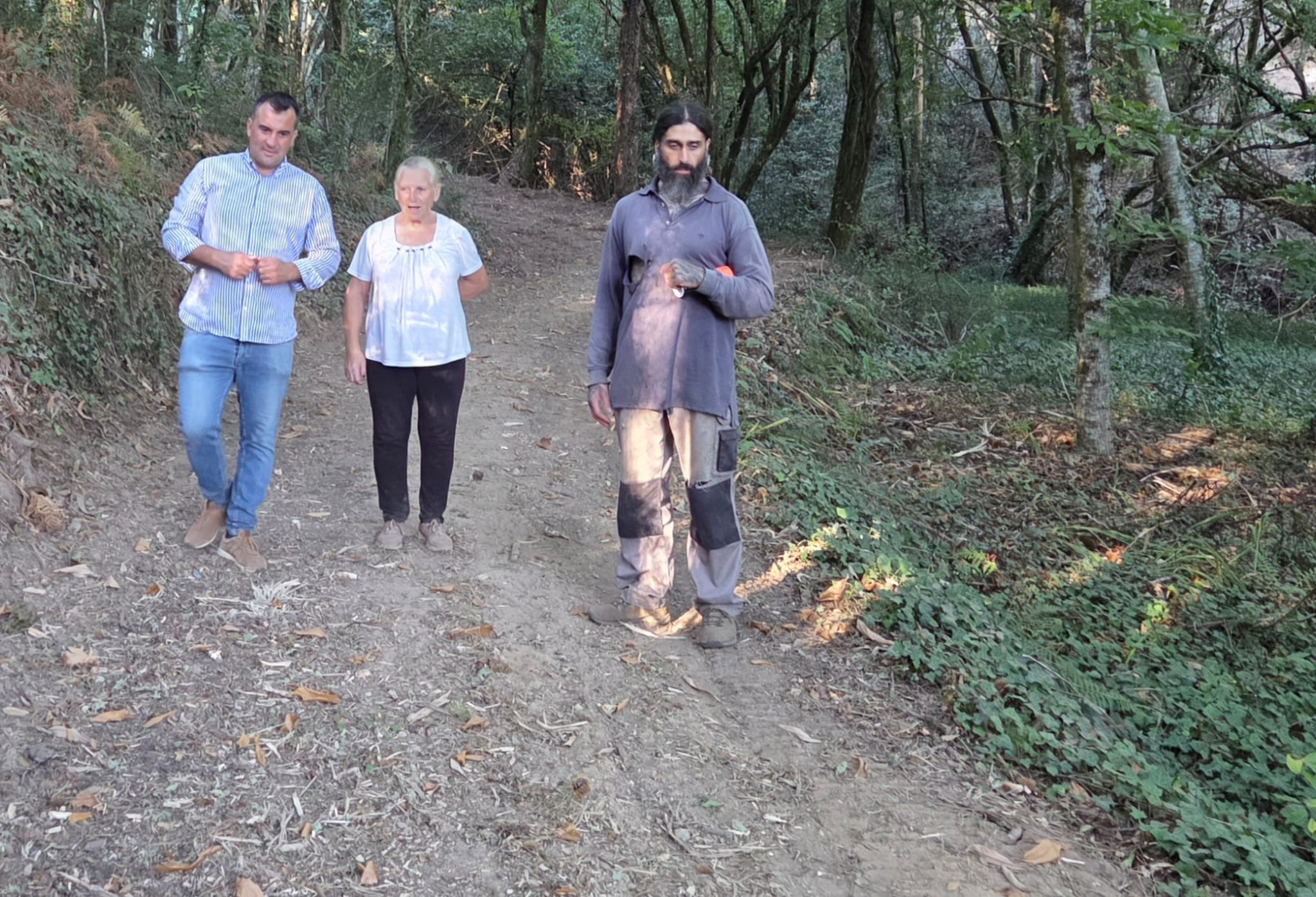 EL CONCELLO REALIZA EL DESBROCE Y LIMPIEZA DE MÁS DE 60 KILÓMETROS DE PISTAS FORESTALES EN NOALLA, DORRÓN, NANTES Y PADRIÑÁN