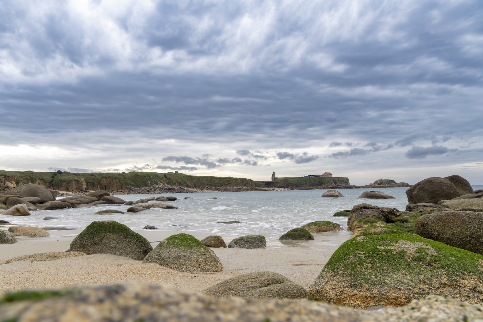 O CONCELLO SACA A LICITACIÓN O ACONDICIONAMENTO ANUAL DE 23 PRAIAS POR CASE 72.000 EUROS