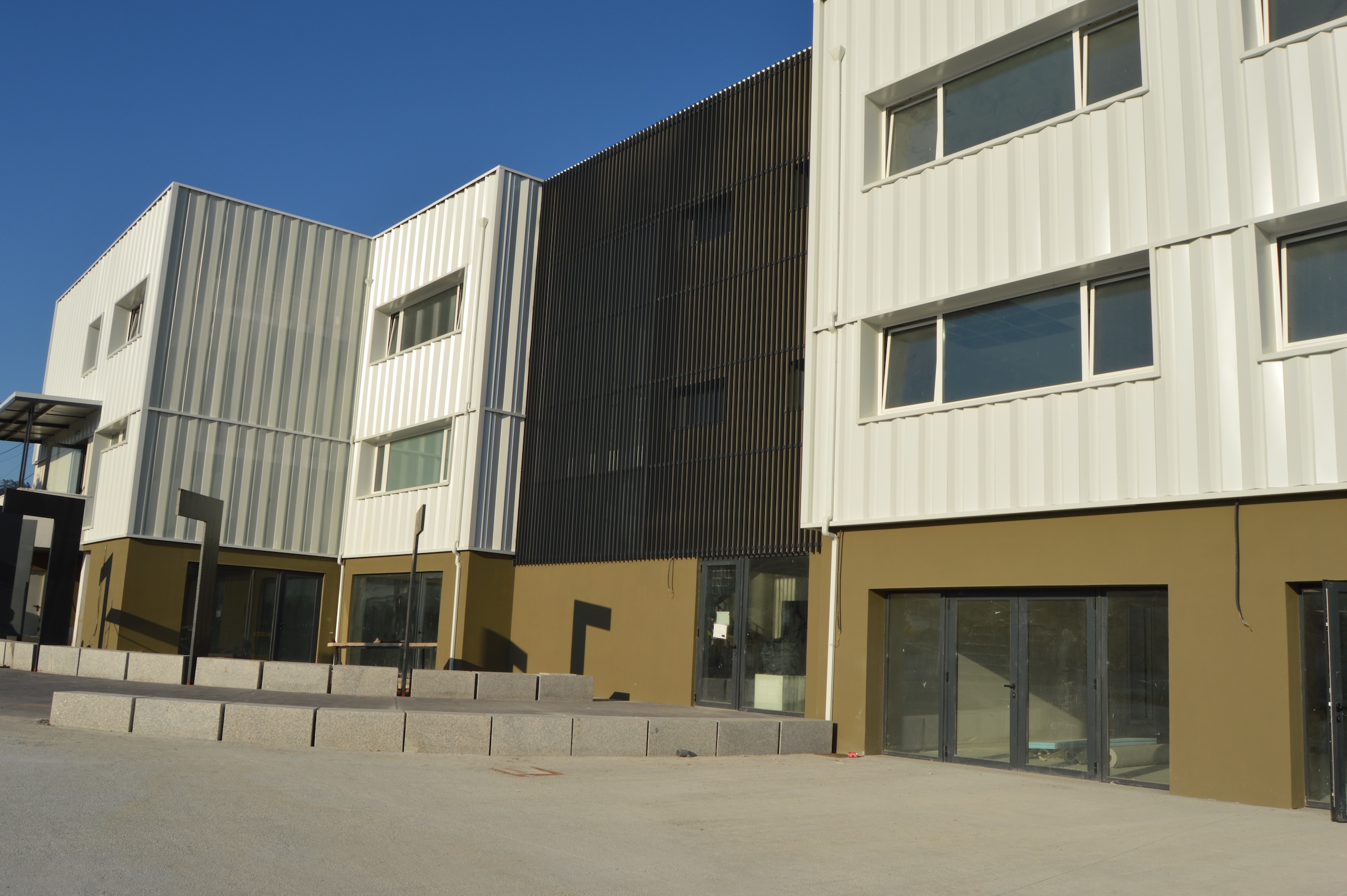 EL ANTIGUO COLEGIO O CRUCEIRO, QUE LUCE YA NUEVA FACHADA,  SE LLAMARÁ CENTRO SOCIOEDUCATIVO AS LAGOAS