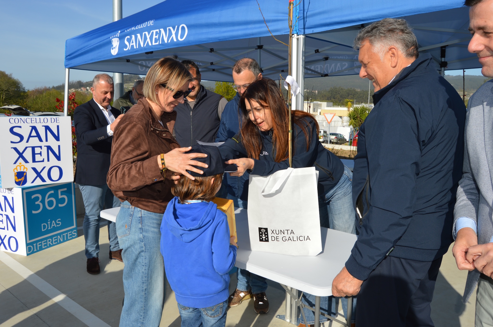 CONCELLO E MEDIO RURAL INICIAN O REPARTO DOS PRIMEIROS 1.410 ÁRBORES PARA REPOBLAR AS FRANXAS SECUNDARIAS
