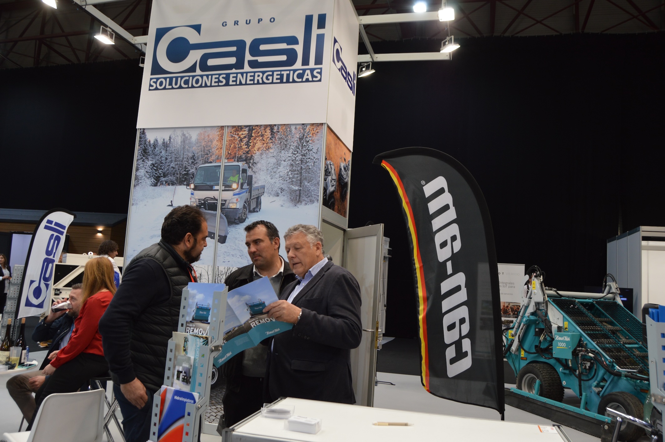 EL ALCALDE Y EL CONCEJAL DE MEDIO AMBIENTE CONOCEN LAS ÚLTIMAS NOVEDADES EN LA GESTIÓN DE RESIDUOS EN LA FEIRA DE SERVIZOS MUNICIPAIS DE SILLEDA