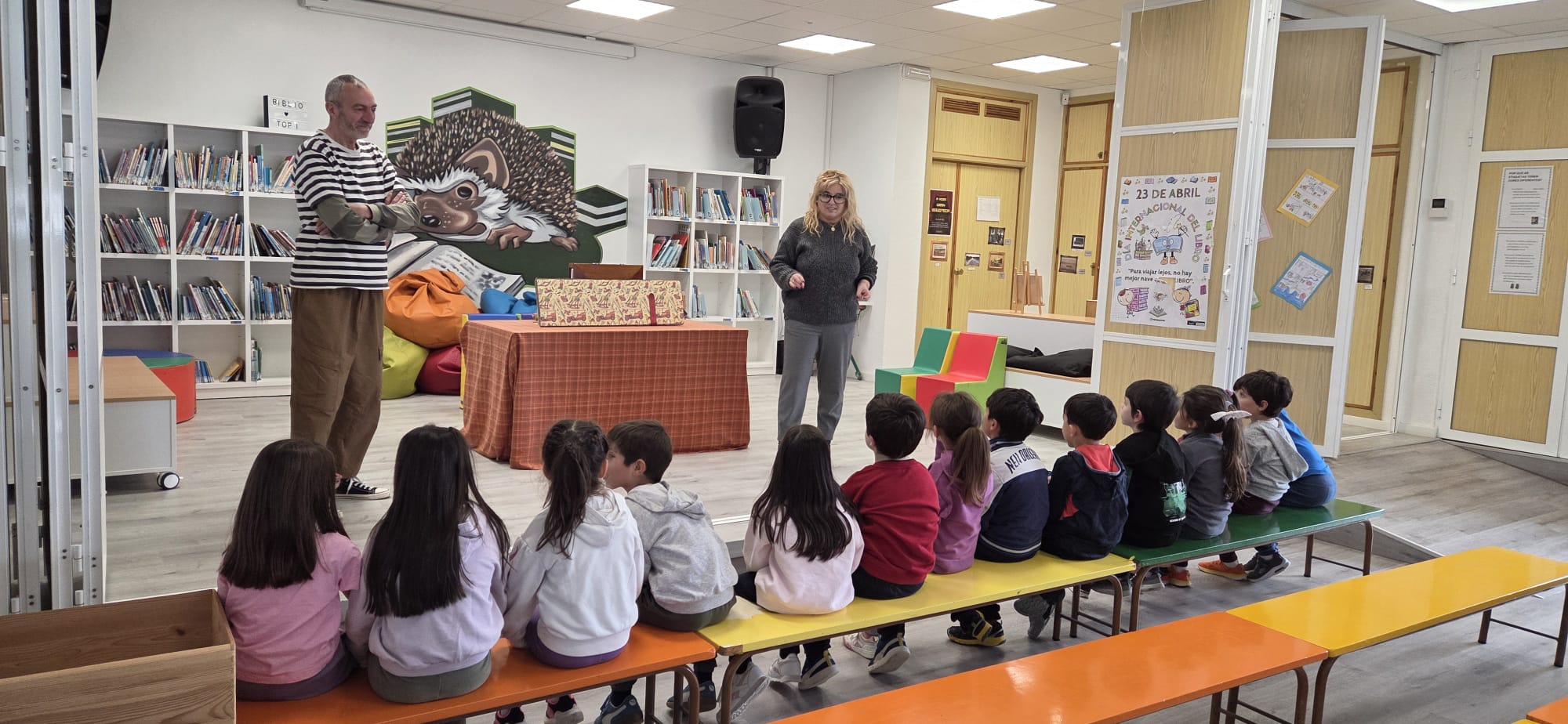 EL CONCELLO ACERCA LA IGUALDAD Y LA DIVERSIDAD AL ALUMNADO DE 1º DE PRIMARIA A TRAVÉS DE TEATRO DE PAPEL