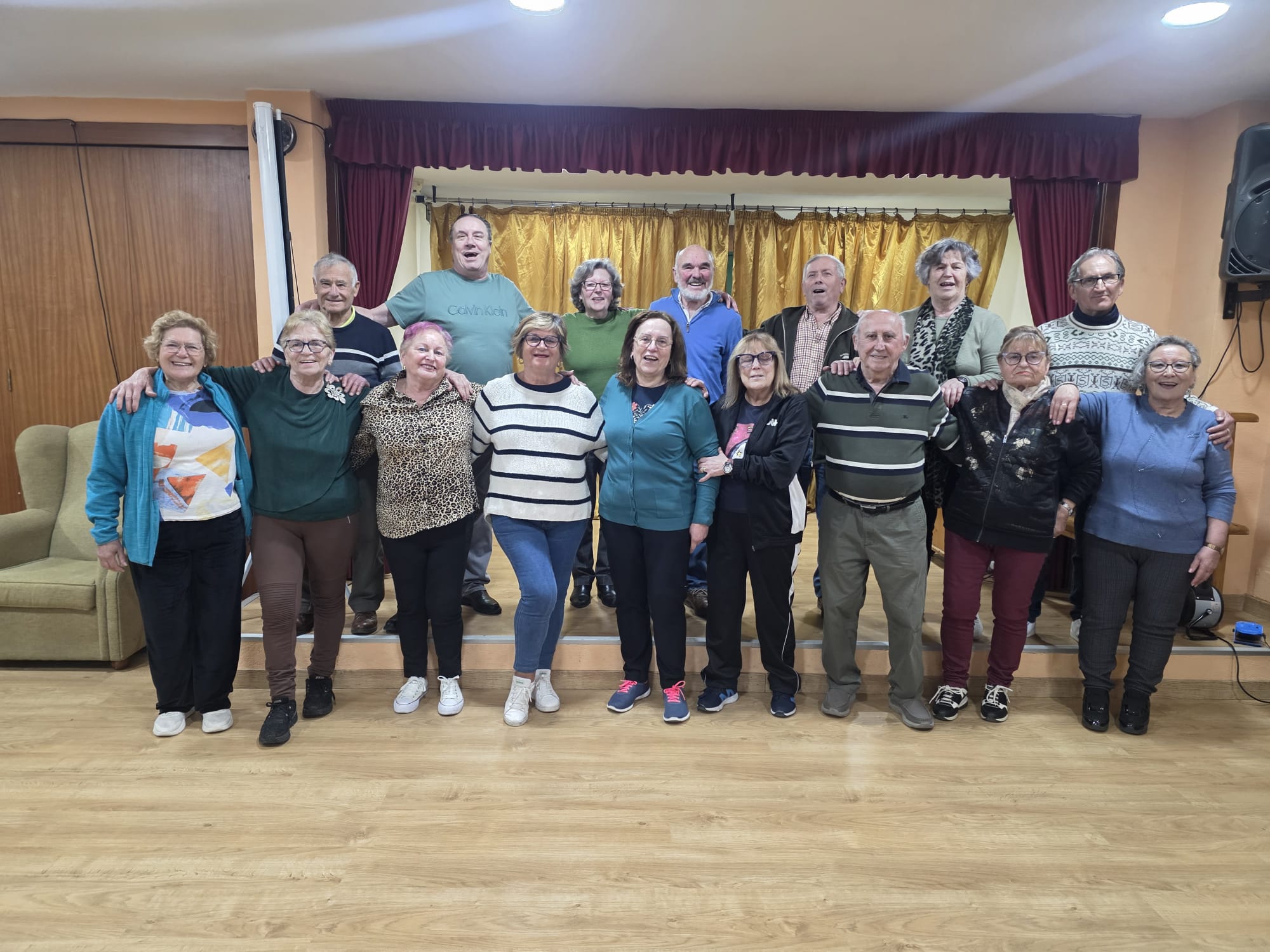 EL GRUPO DE TEATRO MARUXÍA DEL CLUB DE JUBILADOS DE PORTONOVO SE SUBE AL ESCENARIO DEL AUDITORIO PARDO BAZÁN
