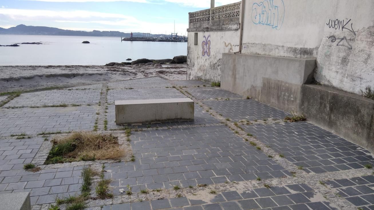 EL CONCELLO ACOMETERÁ LA RECUPERACIÓN AMBIENTAL DEL REGATO DE CARABUXEIRA Y MEJORARÁ EL ACCESO AL ARENAL