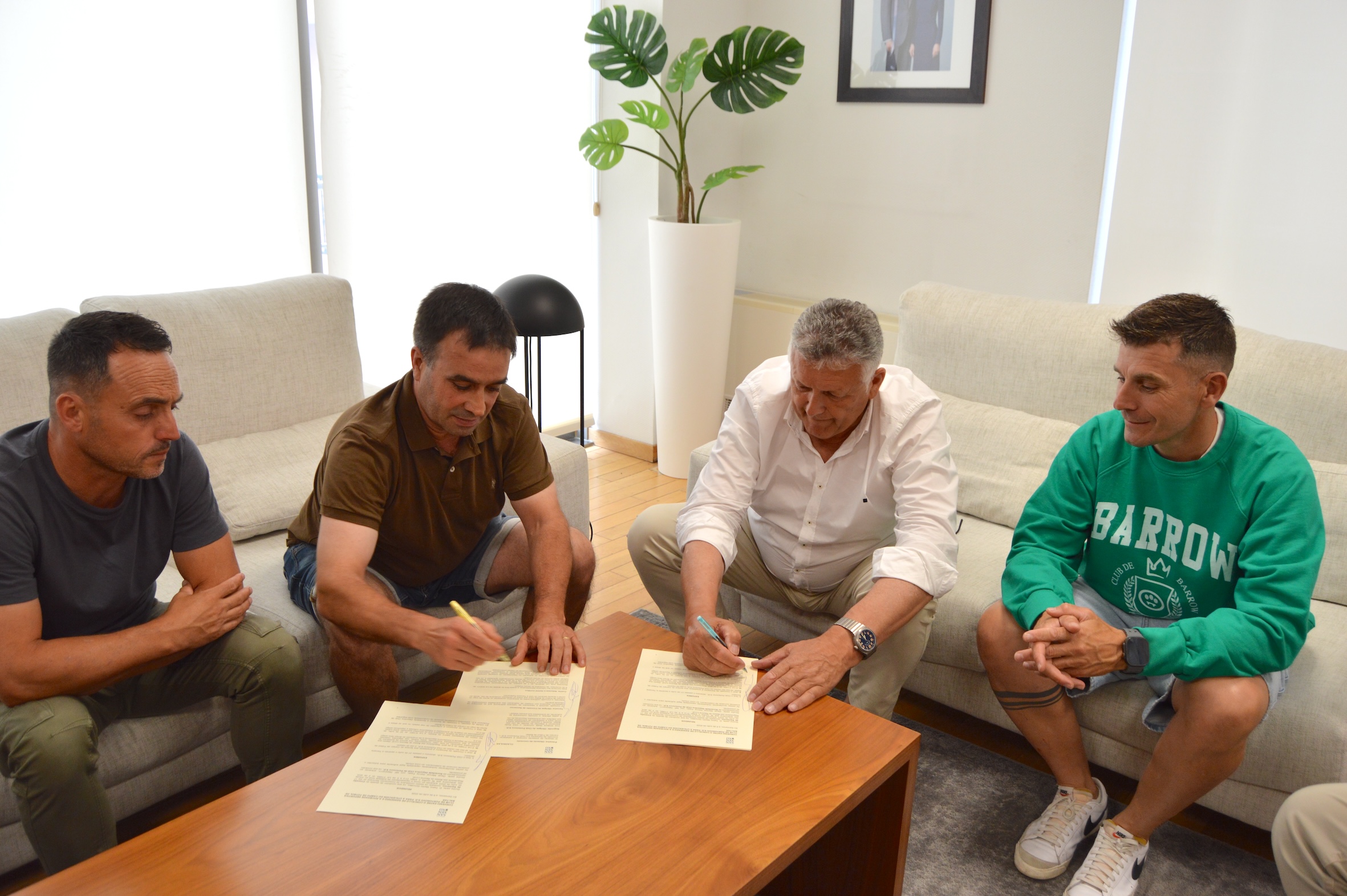 EL CONCELLO ASUMIRÁ LA PUESTA A PUNTA DEL TERRENO DE JUEGO DEL CAMPO DEL SD PORTONOVO Y LA MEJORA DEL RIEGO