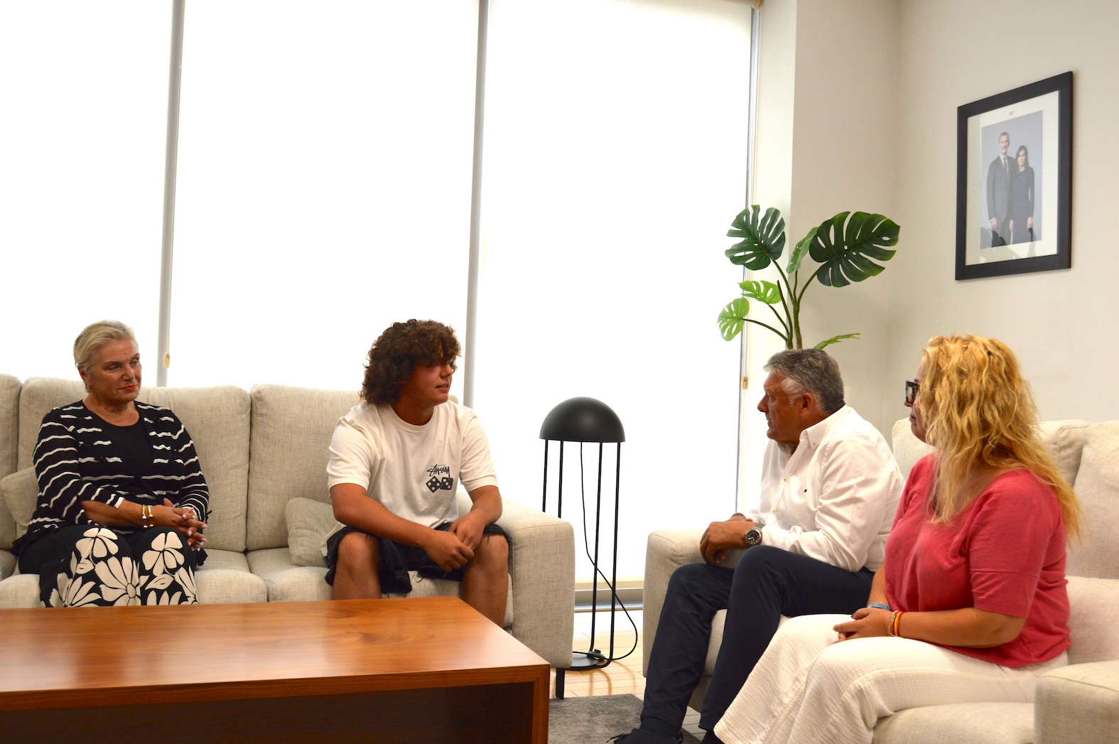 EL ALCALDE RECIBE AL VILALONGUÉS DAVID GARCÍA CASTRO, PREMIO EXTRAORDINARIO DE BACHILLERATO DE GALICIA