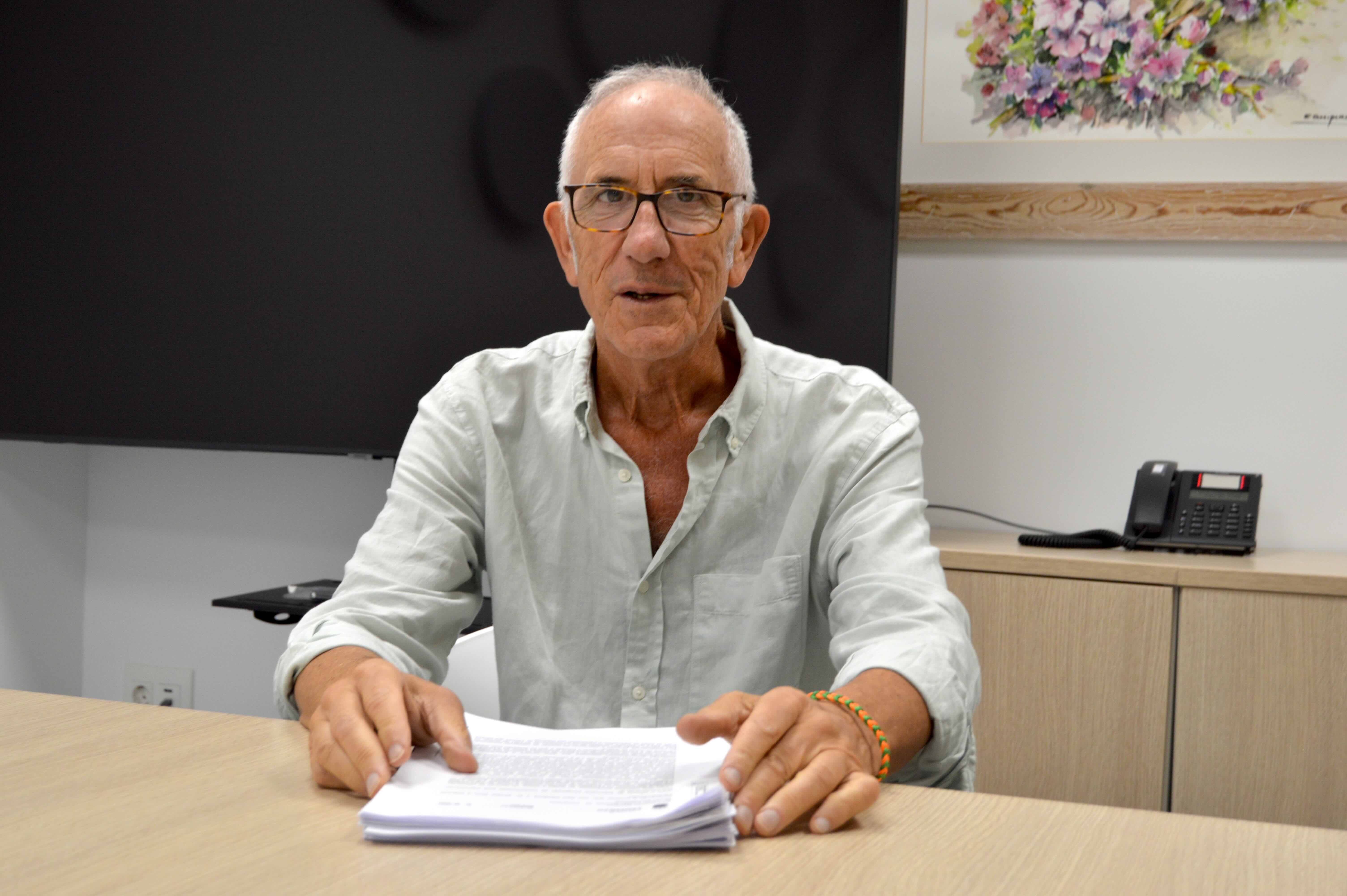 EL TESORERO LUIS SABARIZ ROLDÁN SE JUBILA TRAS PRESTAR 34 AÑOS DE SERVICIO EN SANXENXO